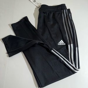 100%Polyester Measurement for a size XL waist 18 1/2, out seam 16,inseam 11 3/4